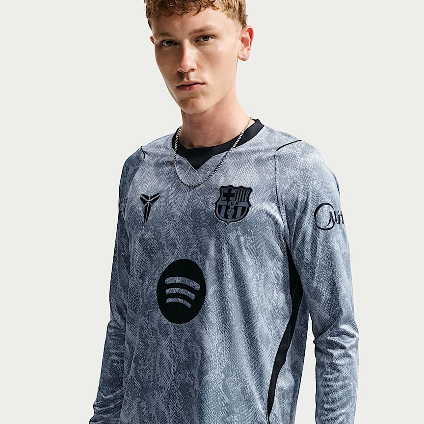 FC Barcelona 2005/06 Reissue Men's Nike Soccer Replica Long-Sleeve